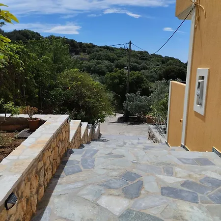 Asteras شقة فندقية 3*