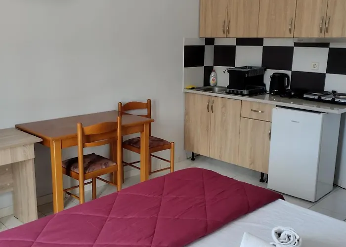 Asteras アパートホテル